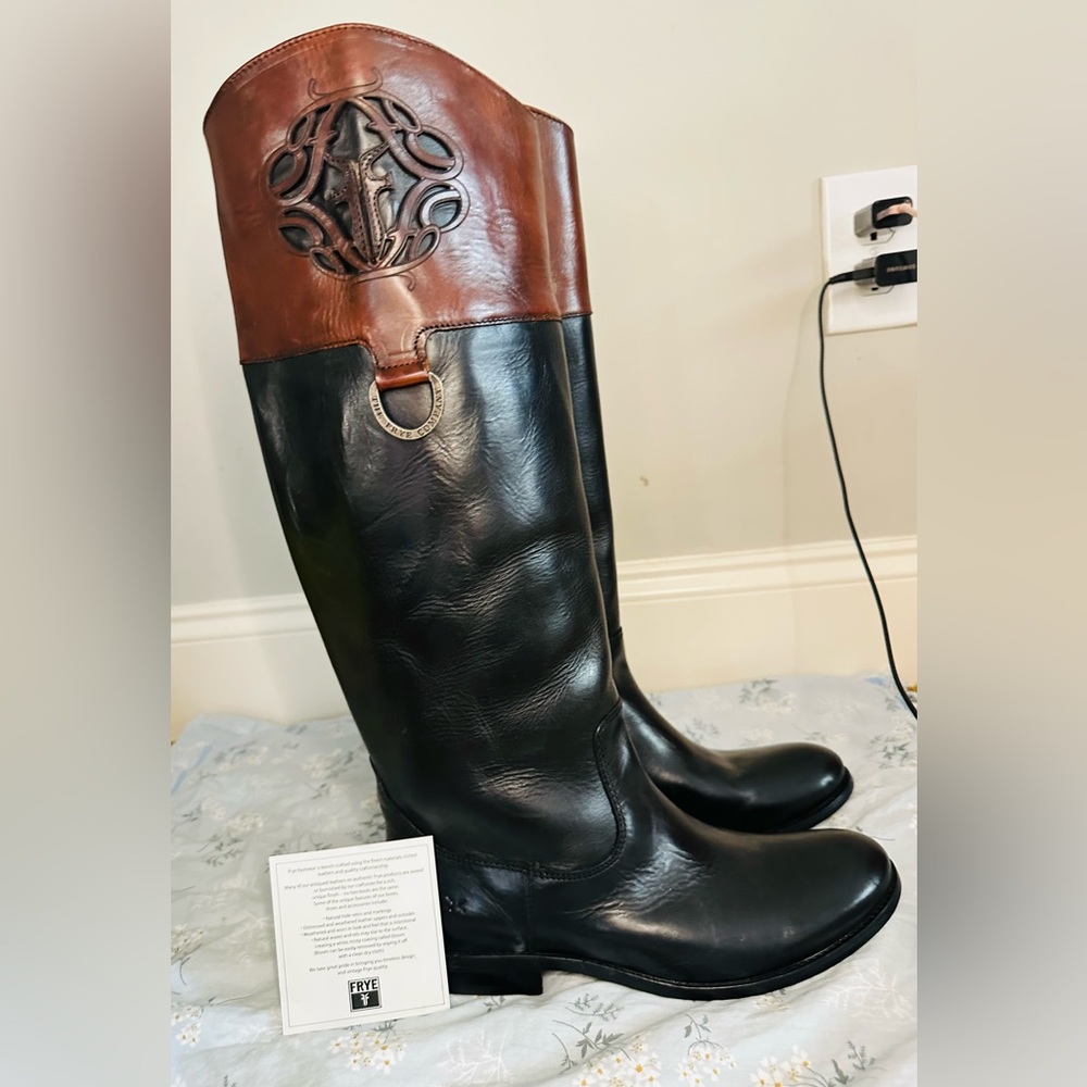FRYE MELISSA LOGO